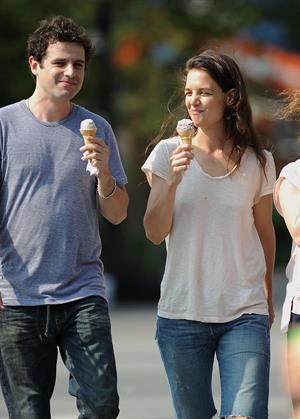 Katie Holmes Pictures Katie Holmes Films  Mania Days  in Washington Square Park (May 21, 2013)