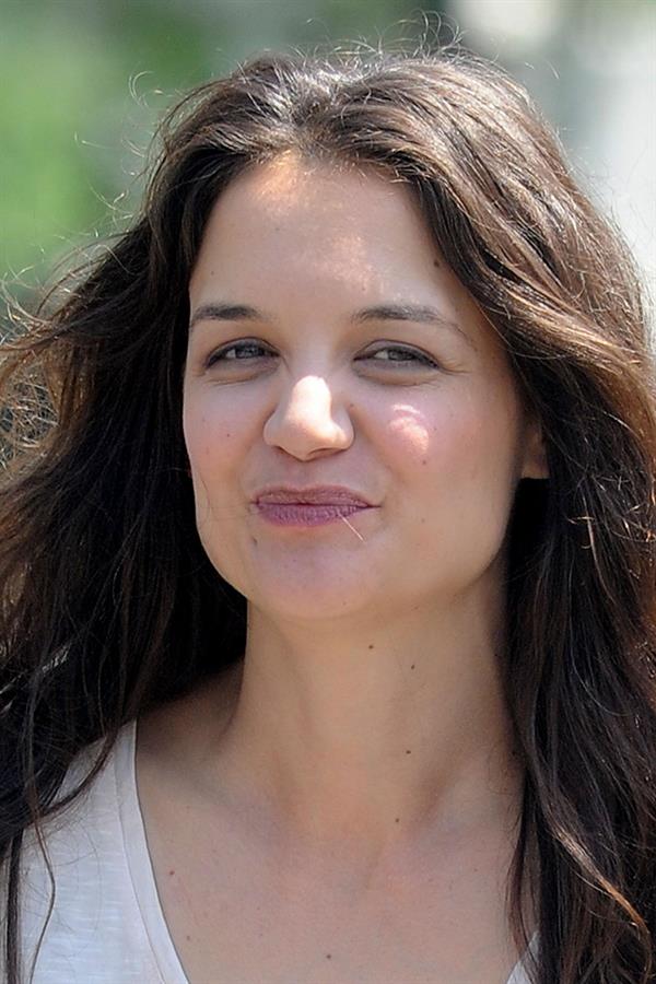 Katie Holmes Films  Mania Days  in Washington Square Park (May 21, 2013) 