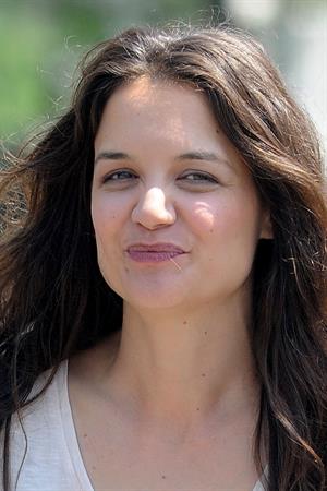 Katie Holmes Pictures Katie Holmes Films  Mania Days  in Washington Square Park (May 21, 2013)