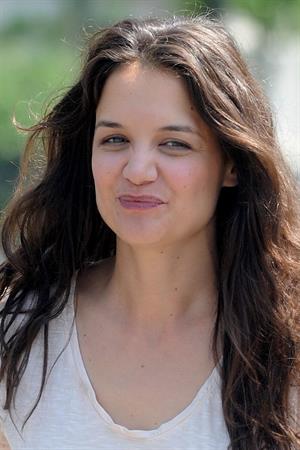 Katie Holmes Pictures Katie Holmes Films  Mania Days  in Washington Square Park (May 21, 2013)
