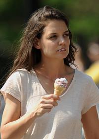 Katie Holmes Films  Mania Days  in Washington Square Park (May 21, 2013) 
