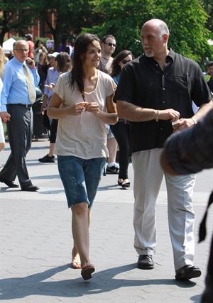 Katie Holmes Pictures Katie Holmes Films  Mania Days  in Washington Square Park (May 21, 2013)