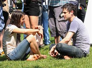 Katie Holmes Pictures Katie Holmes Films  Mania Days  in Washington Square Park (May 21, 2013)