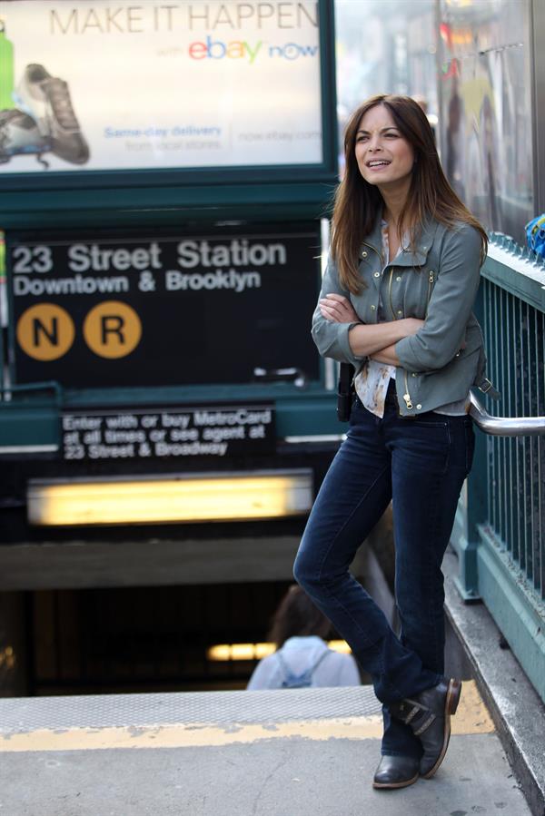 Kristin Kreuk Filming  Beauty & The Beast  in New York City - Sep. 16, 2013 