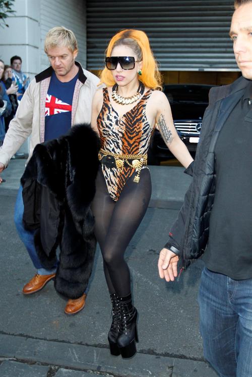 Lady Gaga - Signs autographs heading to 4th of July private party in Melbourne (July 4, 2012)