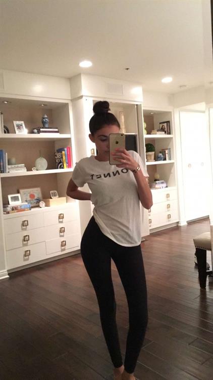 Madison Beer taking a selfie