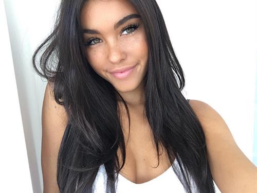 Madison Beer taking a selfie
