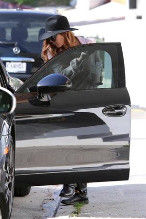 Lindsay Lohan - Exposes her socks in Los Angeles (31.01.2013) 