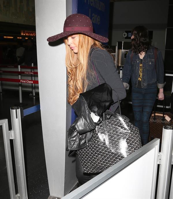 Lindsay Lohan - Los Angeles International Airport (10.04.2013) 