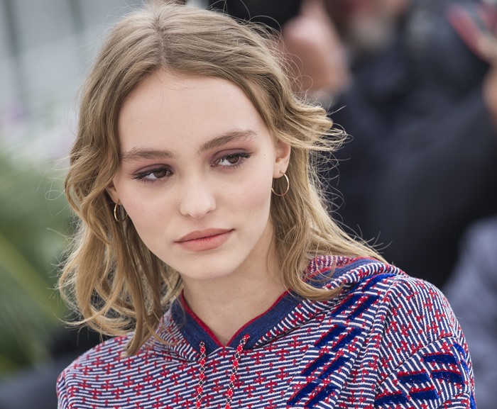 Dollhouse lily rose depp текст. Rose Depp. Jennie and Lily Rose Depp.