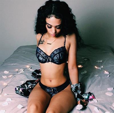 Indyamarie Jean in lingerie