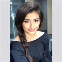 Liza Soberano taking a selfie