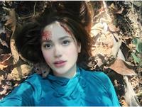Arci Muñoz taking a selfie