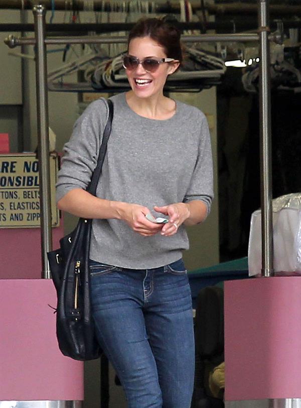 Mandy Moore - Stopping By A Dry Cleaners - August 25, 2012