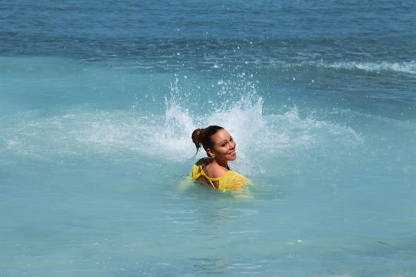 Mariah Carey Looks stunning as she relaxes in the water while on Easter vacation April 2, 2013