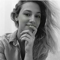 Lili Reinhart taking a selfie