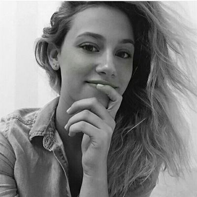 Lili Reinhart taking a selfie