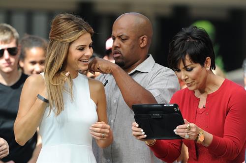 Maria Menounos On the set of Extra in Los Angeles on August 20, 2013