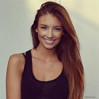 Lorena Rae taking a selfie