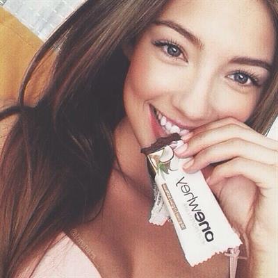 Lorena Rae taking a selfie