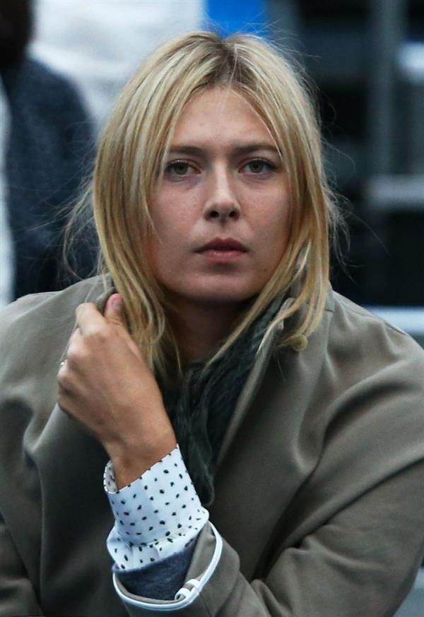 Maria Sharapova Watches her boyfriend on day one of the AEGON Championships at Queens Club in London - June 10, 2013 