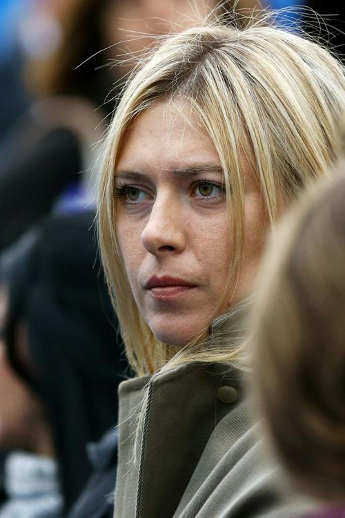 Maria Sharapova Watches her boyfriend on day one of the AEGON Championships at Queens Club in London - June 10, 2013 