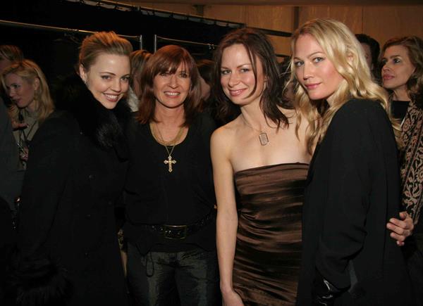 Melissa George 'Nicole Miller' Fashion Show - Mercedes Benz Fashion Week (February 2, 2007) 