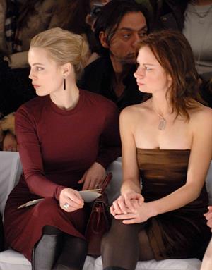 Melissa George 'Nicole Miller' Fashion Show - Mercedes Benz Fashion Week (February 2, 2007) 