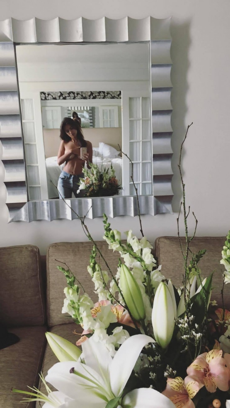 Emily Ratajkowski taking a selfie