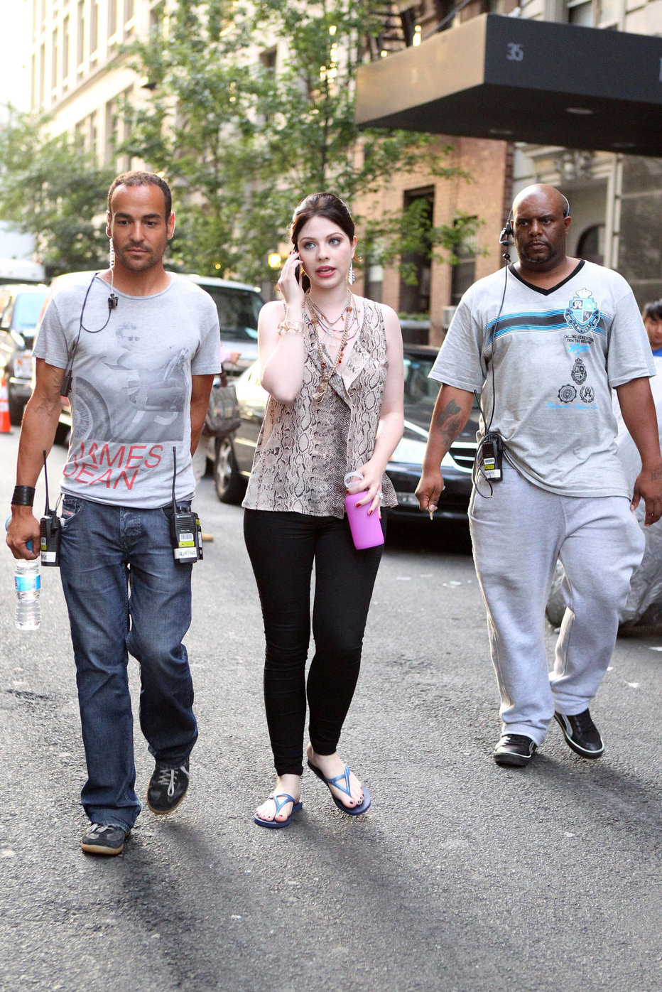 Michelle Trachtenberg Pictures Michelle Trachtenberg - On the set of Gossip Girl in New York City - August 10, 2012