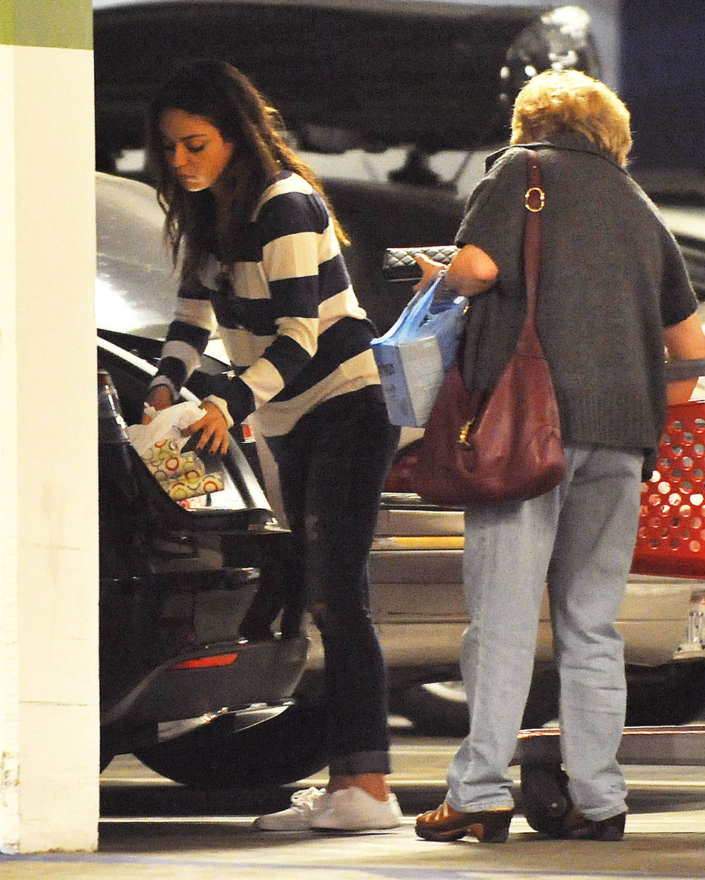 Mila Kunis - Caught with her mother and a shopping cart on a parking place in Los Angeles (04.02.2013) 