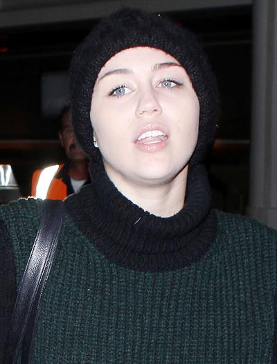 Miley Cyrus LAX airport 11/20/12 