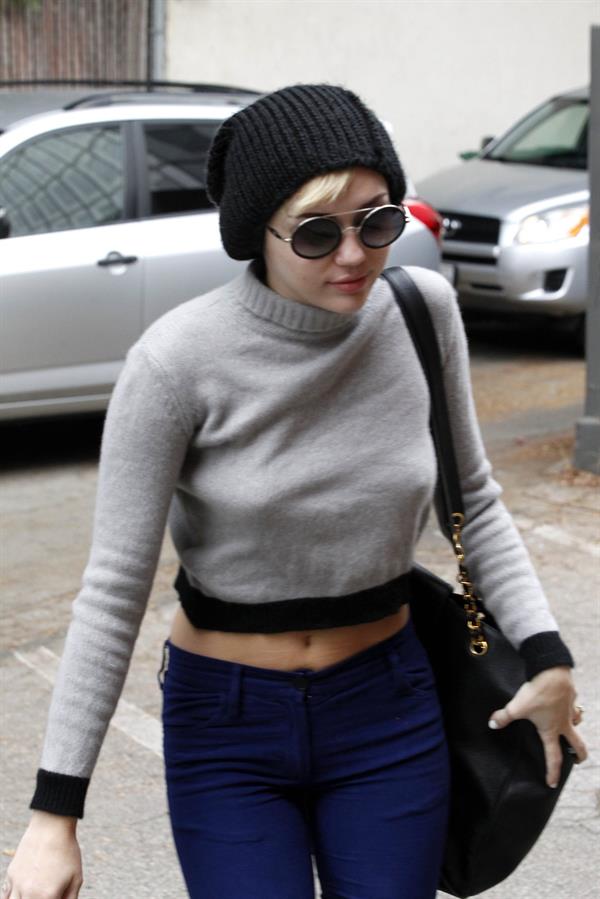 Miley Cyrus Arrives at an office building in Beverly Hills (November 15th, 2012) 