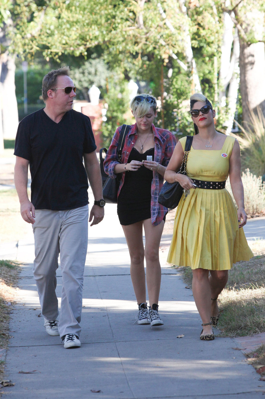 Miley Cyrus voting in LA 11/6/12