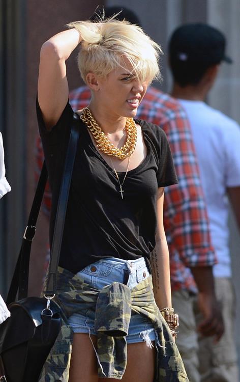 Miley Cyrus - Out shopping in New York City August 23, 2012