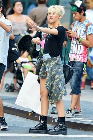 Miley Cyrus - Out shopping in New York City August 23, 2012