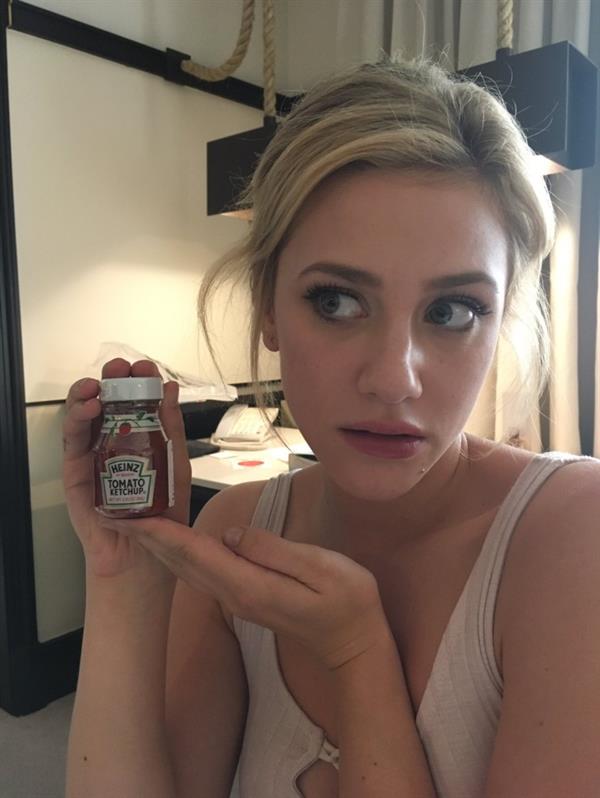 Lili Reinhart