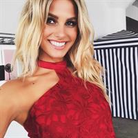 Natalie Jayne Roser Selfie Pictures Natalie Jayne Roser taking a selfie