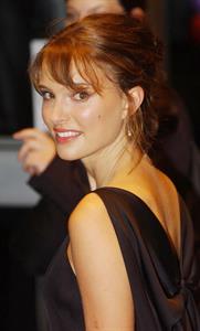Natalie Portman – “Garden State” UK Premiere 8/23/04  