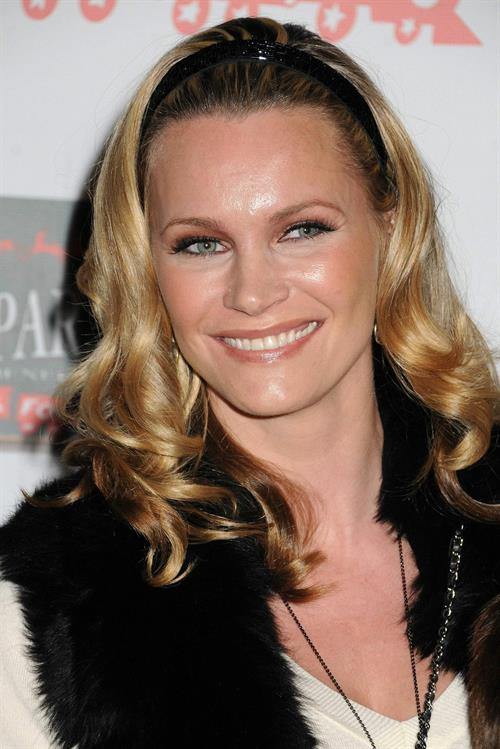Natasha Henstridge 2012 Hollywood Christmas Parade Benefiting Marine Toys For Tots on November 25, 2012 