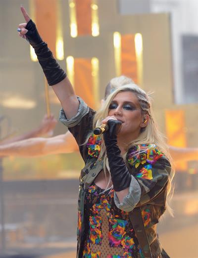Kesha Performs on the Today Show in New York City (November 20, 2012) 