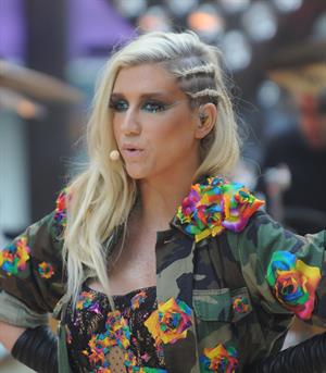 Kesha Performs on the Today Show in New York City (November 20, 2012) 