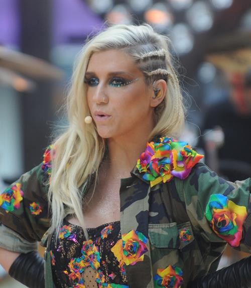 Kesha Performs on the Today Show in New York City (November 20, 2012) 
