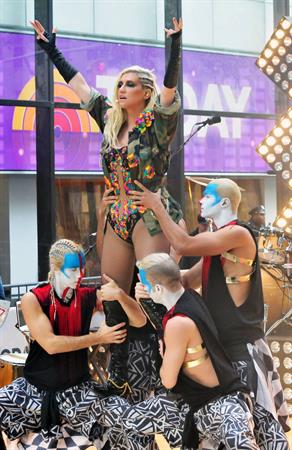 Kesha Performs on the Today Show in New York City (November 20, 2012) 