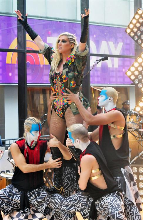 Kesha Performs on the Today Show in New York City (November 20, 2012) 