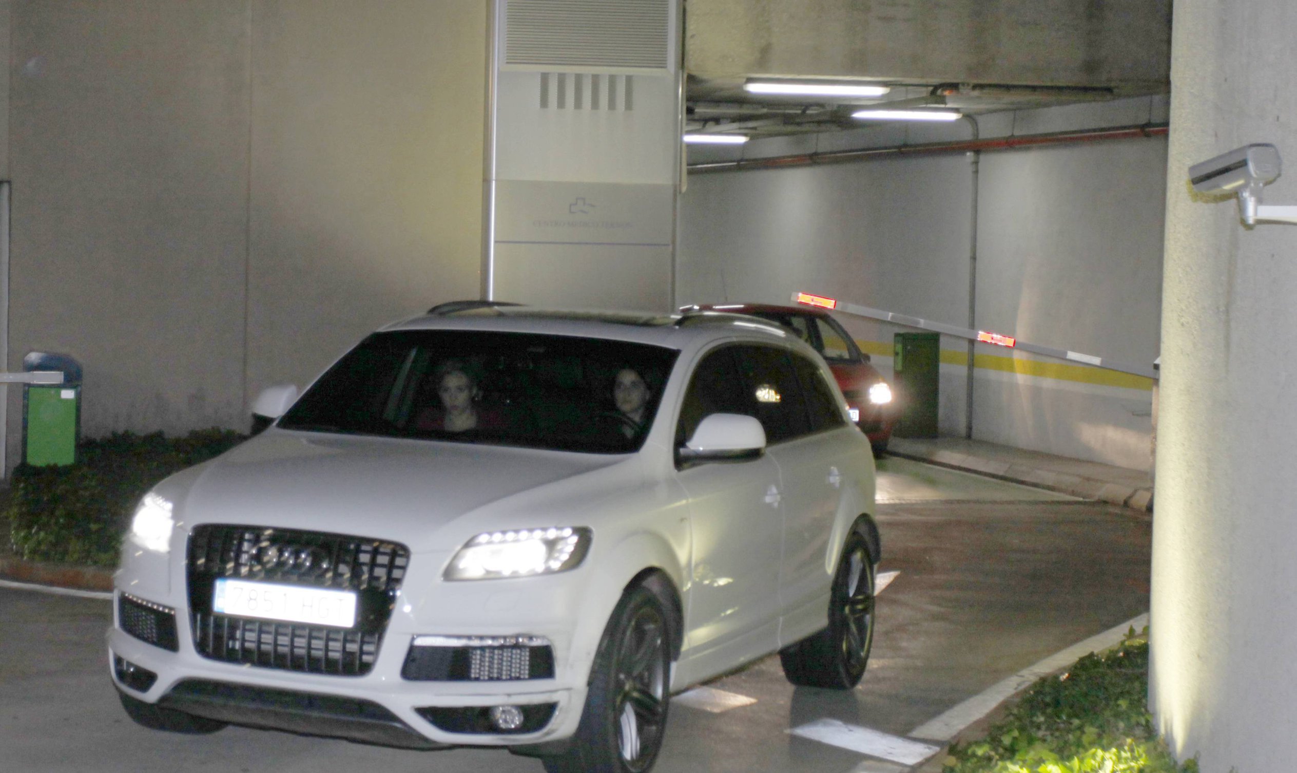 Shakira Leaving a their future home with fiance Gerard Pique in Barcelona, Spain (November 14, 2012) 