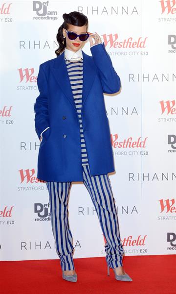 Rihanna Westfield Stratford Lights London Switch On (November 19, 2012) 