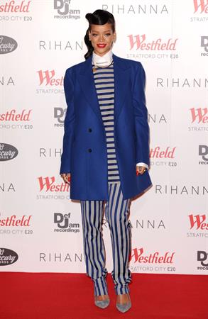 Rihanna Westfield Stratford Lights London Switch On (November 19, 2012) 
