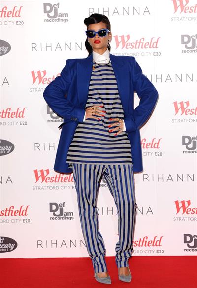 Rihanna Westfield Stratford Lights London Switch On (November 19, 2012) 