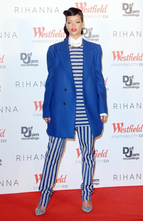 Rihanna Westfield Stratford Lights London Switch On (November 19, 2012) 